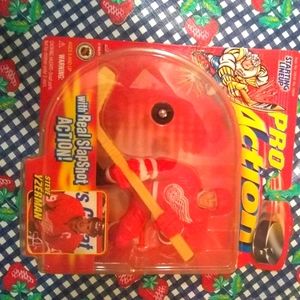 *SOLD* Hasbro Starting Lineup Pro Action NHL Detroit Red Wings Steve Yzerman